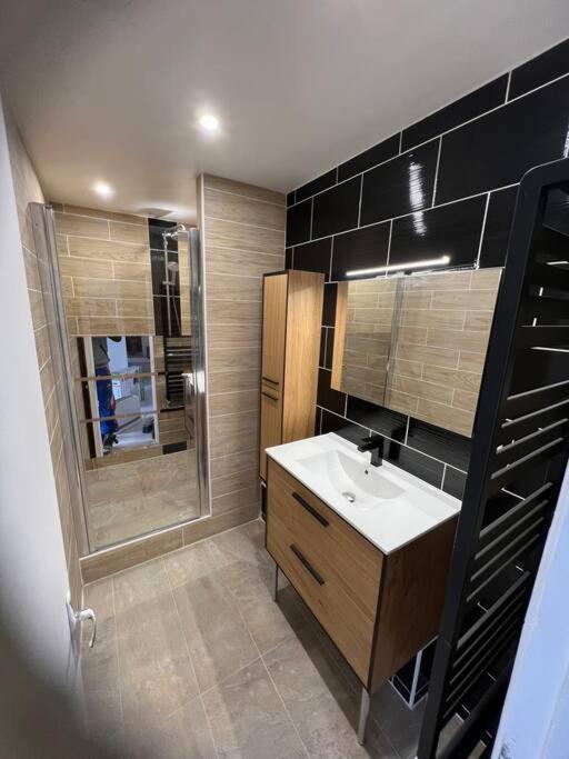 Appartement Style Chalet Standing 2 A 6 Personnes La Bourboule Bagian luar foto